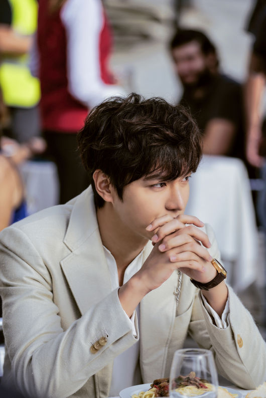 Stills for the New Drama Capture Lee Minho Ready to Show the New