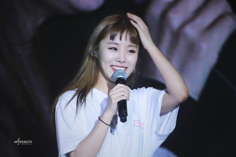 Whee In | Moderato
