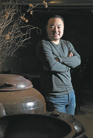 Kim Hooni is the owner-chef of Danji, a Michelin-star Korean restaurant in New York. [SHIN IN-SEOP] 