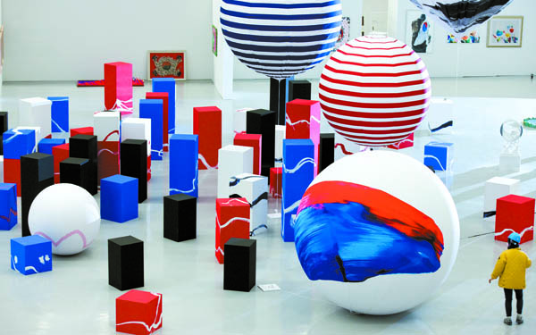 “Taeguk Playground” by Kim Soo-hie and Jang Ji-young at the Korea Art Festival last month. [KWON HYUK-JAE] 