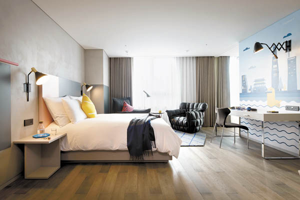 The interior of a room at Lotte Hotels & Resorts’ budget L7 hotel in Myeong-dong, central Seoul. [LOTTE HOTELS & RESORTS] 