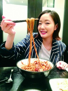 Kim Go-eun, a Korean actress, eating Jjajangmyeon to celebrate Black day as a single in Korea