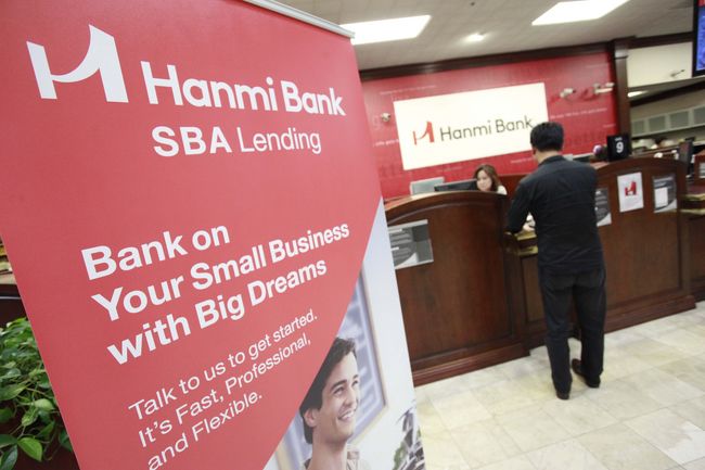 Following Bank of Hope’s recent offer of 1.35 percent interest rate on its certificate of deposit program (above), Hanmi Bank has come out with a $2,000 exemption on packaging fee for small business loans. Sang Jin Kim