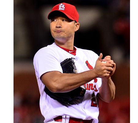 St. Louis Cardinals closer Oh Seung-hwan looking dejected after giving up a walk-off, three-run homer on Tuesday in Cincinnati 