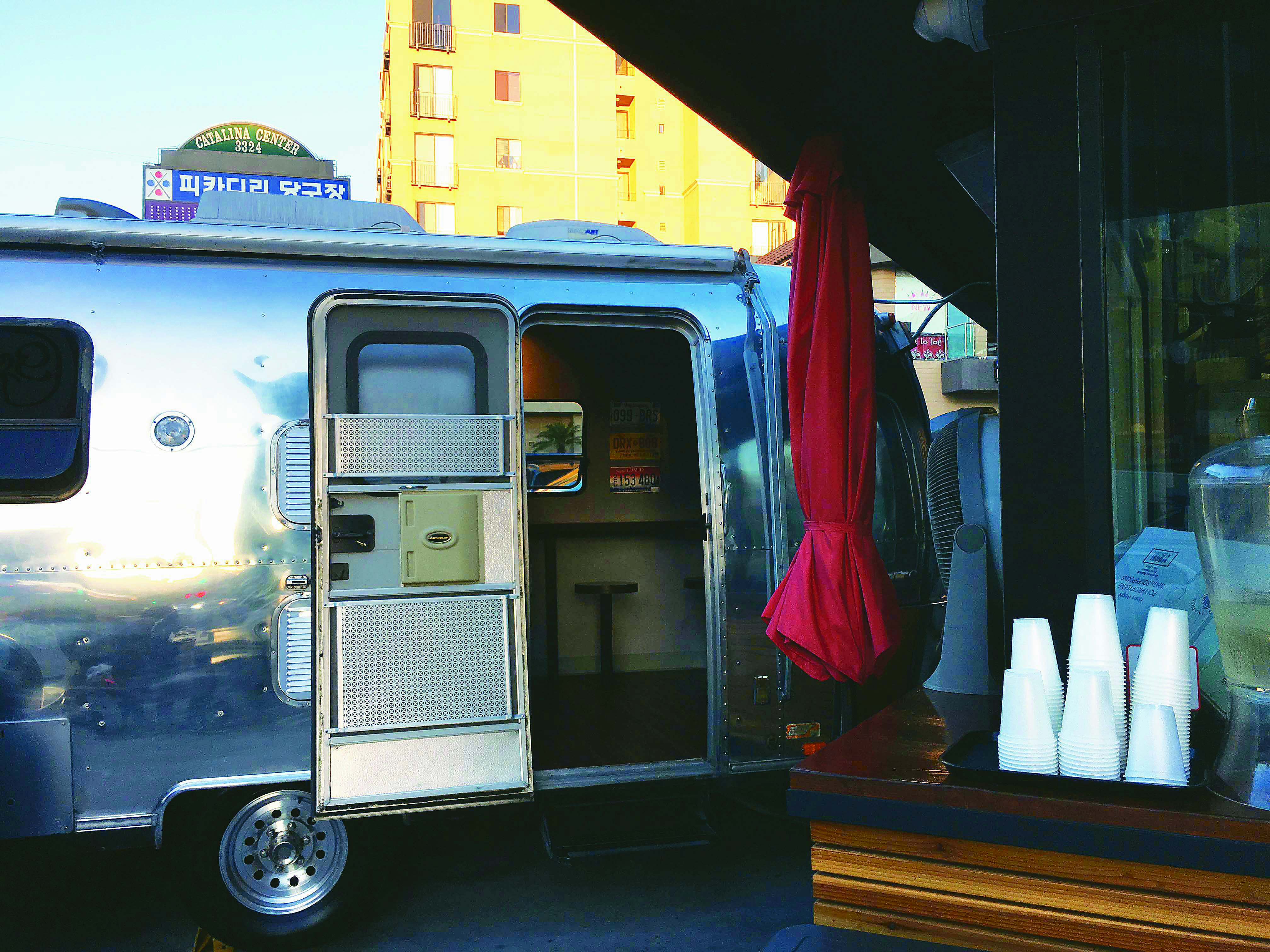 The small trailer-themed seating area located by the counter offers a cozy dining experience.