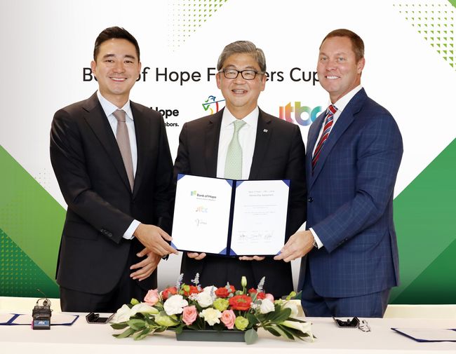 From left to right; JTBC president Jeong-do Hong, Bank of Hope president Kevin Kim and LPGA commissioner Mike Whan at the press conference in Seoul, South Korea on Monday to sign a three-year sponsorship deal inside of JTBC’s headquarter.