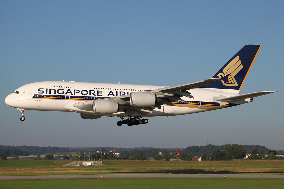 singapore_airlines_a380-800_9v-skj_zrh_2010-7-20