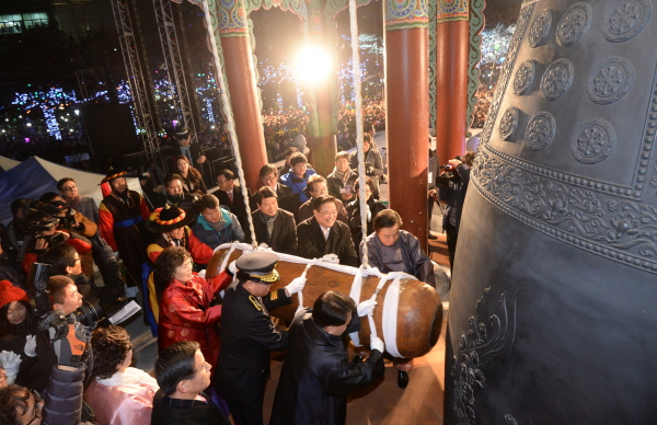 People gather for the bell-ringing ceremony at the Boshingak belfry every New Year's day.