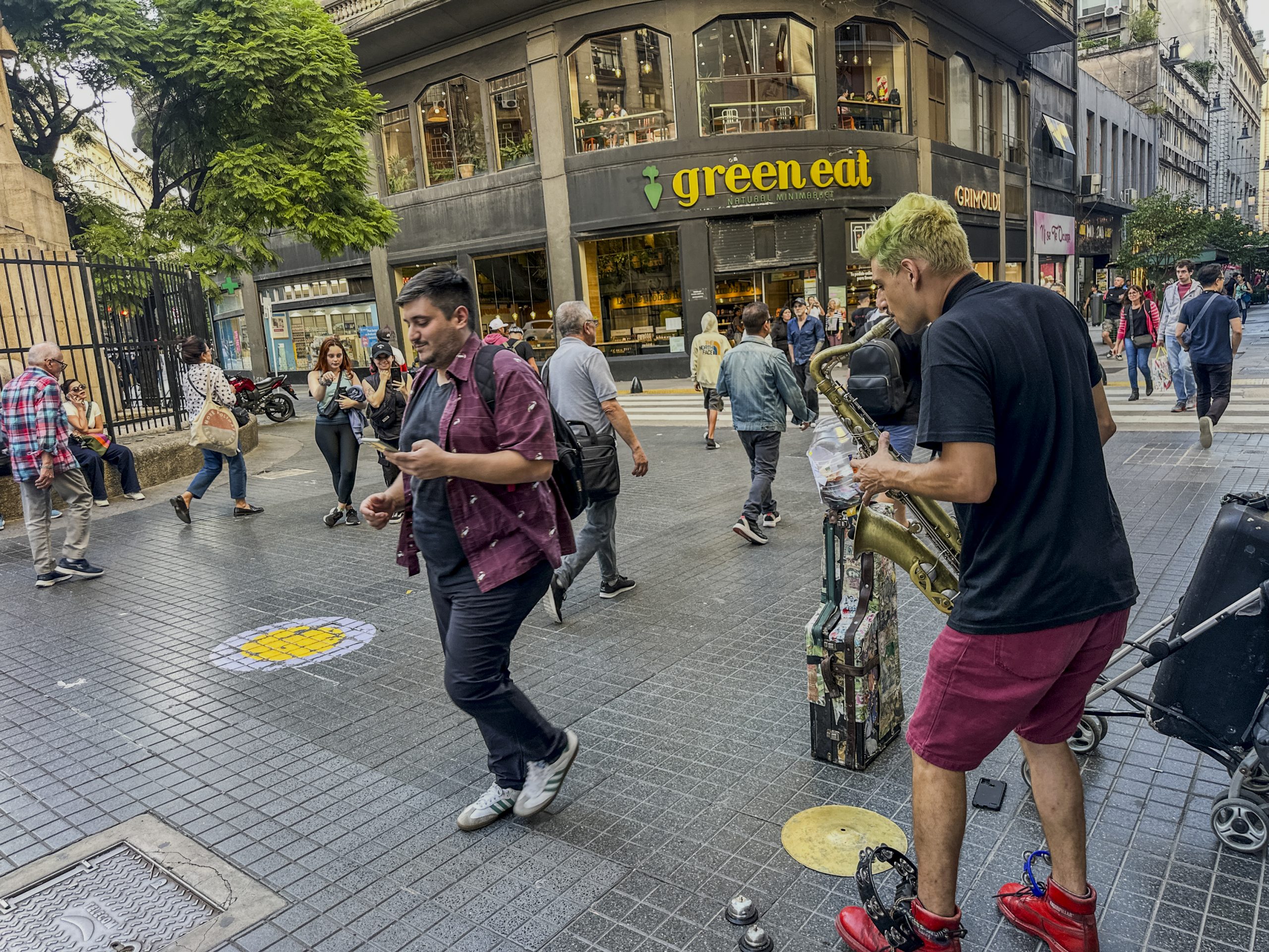 Buenos Aires street musician performing amid Argentina’s economic recovery