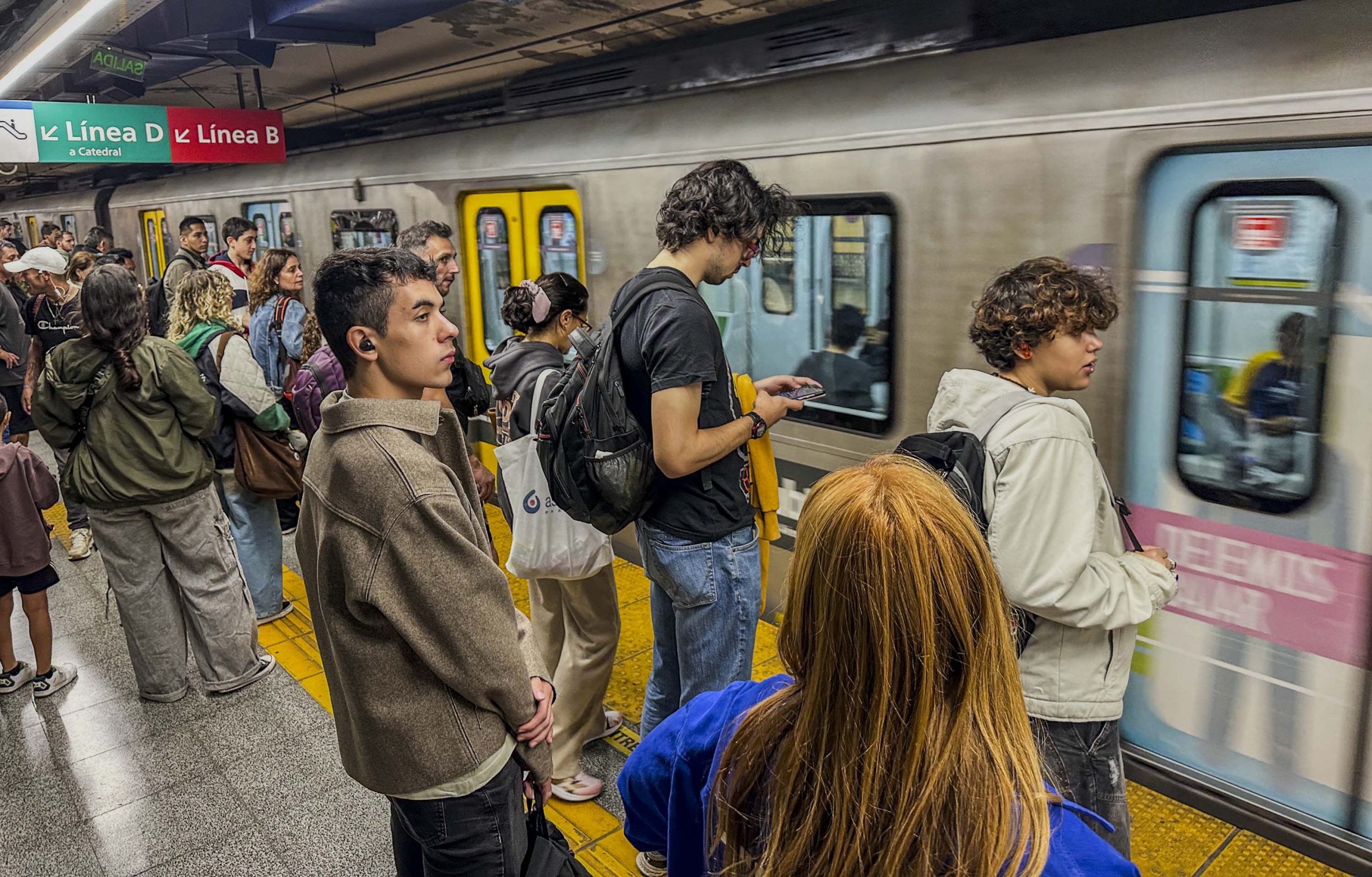 Argentina economic decline subway commuters at Carlos Pellegrini station