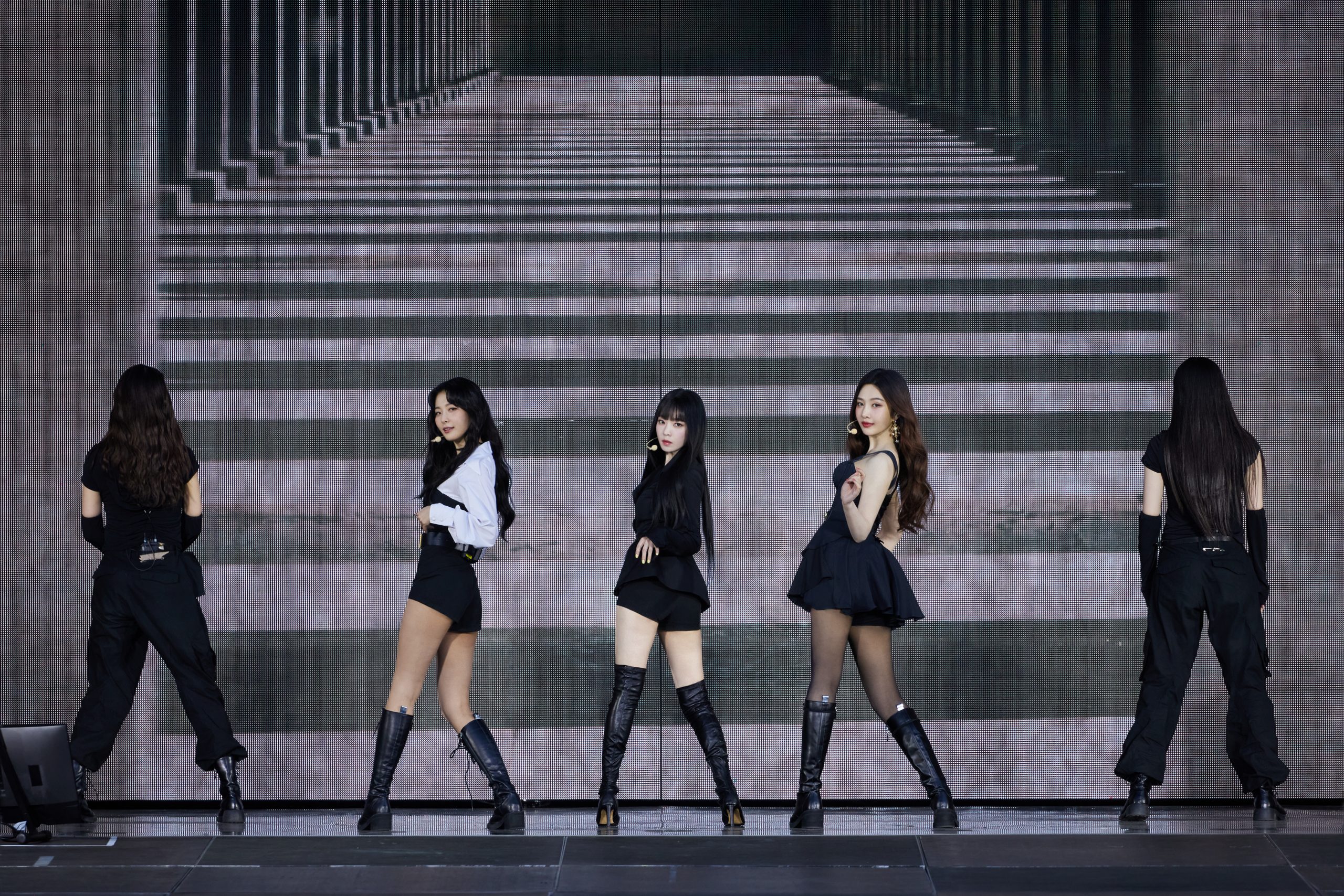 Red Velvet performing “Bad Boy” at SMTOWN Live 2025 LA concert