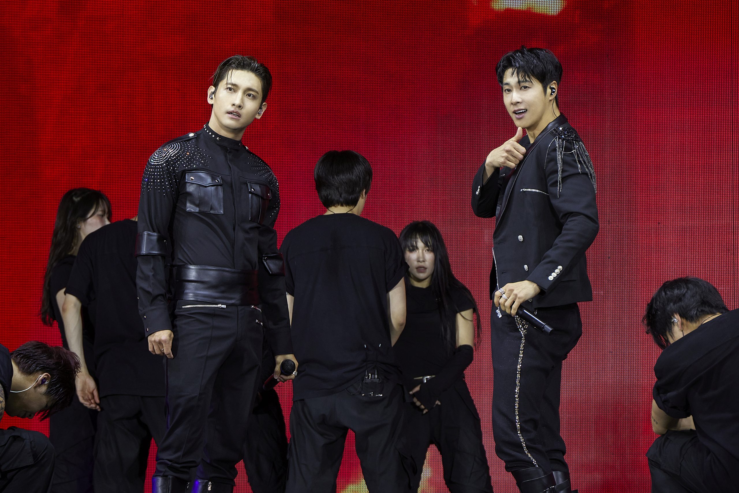 TVXQ! performing “MIROTIC” at SMTOWN Live 2025 LA concert
