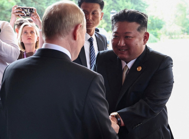 Russian President Vladimir Putin shakes hands with North Korean leader Kim Jong Un as he leaves after a meeting in Beijing, China September 3, 2025. Sputnik/Alexander Kazakov/Pool via REUTERS ATTENTION EDITORS - THIS IMAGE WAS PROVIDED BY A THIRD PARTY. TPX IMAGES OF THE DAY/2025-09-03 21:03:12/