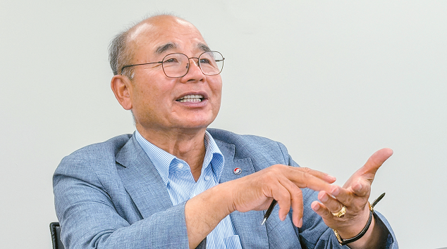 Former Joint Chiefs Chairman Jeong Seung-jo during an interview with The Korea Daily, discussing Korea’s wartime control transfer and U.S.–Korea alliance.